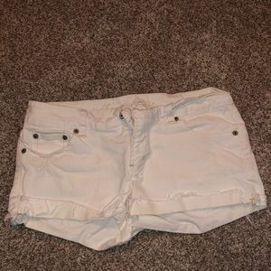 White distressed AmericanEagle *stretch* jeanshort